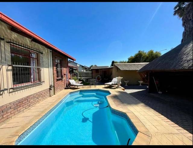 3 BEDROOM HOUSE FOR SALE IN SUIDHEUWEL